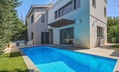 4 bedroom house with swimming pool to rent in Amathus area