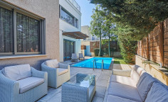 4 bedroom house with swimming pool to rent in Amathus area