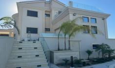 Beautiful 7 bedroom furnished house with swimming pool for sale in Agios Athanasios