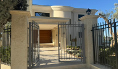 Beautiful 7 bedroom furnished house with swimming pool for sale in Agios Athanasios