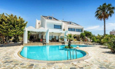 5 bedroom furnished house with swimming pool to rent in Armenochori