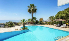 5 bedroom furnished house with swimming pool to rent in Armenochori