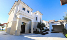 5 bedrooms house with swimming pool for sale in Perivolia 5 bedrooms house with swimming pool for sale in Perivolia