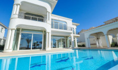 Luxury 6 bedroom house with swimming pool for sale in Perivolia