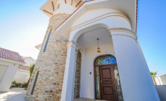 Spacious 5 bedroom house with swimming pool for sale in Perivolia Spacious 5 bedroom house with swimming pool for sale in Perivolia