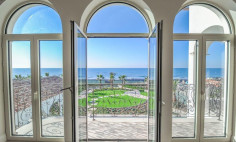 Spacious 5 bedroom house with swimming pool for sale in Perivolia