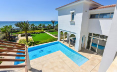 6 bedroom house with swimming pool for sale in Perivolia