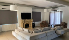 4 bedrooms house with swimming pool to rent in Agios Tychonas