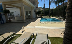 Beautiful 4 bedrooms house with swimming pool for sale in Agios Tychonas