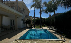 Beautiful 4 bedrooms house with swimming pool for sale in Agios Tychonas