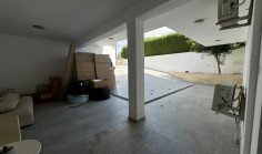 Beautiful 4 bedrooms house with swimming pool for sale in Agios Tychonas