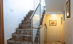 4 bed house with swimming pool for sale in Souni-Zanakia