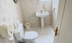 Office 205 m2 to rent in Mesa Geitonia
