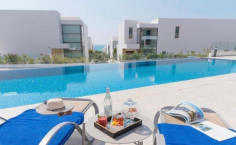 2 bedroom apartment with swimming pool to rent in Coral Bay