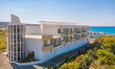 2 bedroom apartment with swimming pool to rent in Coral Bay