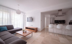 2 bedroom apartment with swimming pool to rent in Coral Bay