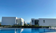 2 bedroom apartment with swimming pool to rent in Coral Bay