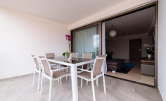 2 bedroom apartment with swimming pool to rent in Coral Bay