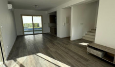 Beautiful 3 bedrooms house with swimming pool for sale in Mouttagiaka