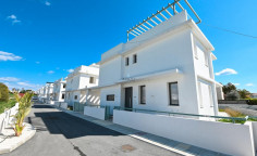 3 bedroom unfurnished villa with swimming pool for sale in Perivolia
