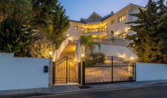6 bedroom house with swimming pool to rent in Kalogiroi