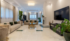 6 bedroom house with swimming pool to rent in Kalogiroi