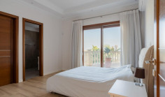 6 bedroom house with swimming pool to rent in Kalogiroi