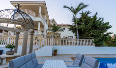6 bedroom house with swimming pool to rent in Kalogiroi