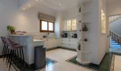 6 bedroom house with swimming pool to rent in Kalogiroi