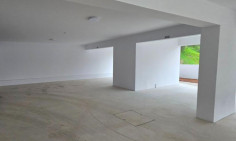 Spacious 2 bedroom flat for sale in Lykabittos