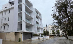 Spacious 2 bedroom flat for sale in Lykabittos