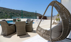 7-bedroom villa on a 6,000m&sup2; estate with pool, gym & football pitch in Parekklisia 