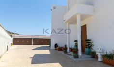 Luxury 7-bedroom villa on 6,000m&sup2; plot with pool, gym & football pitch in Parekklisia 