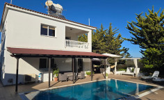4 beds house for sale in Paralimni