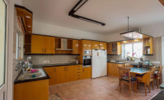 Large 4 bedroom house to rent in Engomi
