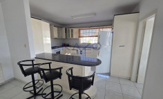 Spacious four bedroom top floor apartment Neapolis Spacious four bedroom top floor apartment Neapolis