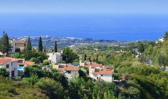 Spacious 4 bedroom villa with swimming pool for sale in Kamares