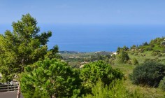 Spacious 4 bedroom villa with swimming pool for sale in Kamares