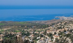 Spacious 4 bedroom villa with swimming pool for sale in Kamares