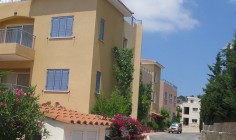 Beautiful 2 bed apartment with swimming pool for sale in Peyia