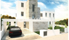 Lovely 4 bedroom house with swimming pool for sale in Oroklini