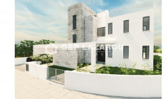 Lovely 4 bedroom house with swimming pool for sale in Oroklini