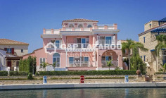 Lovely 4 bedroom villa with swimming pool for sale in Limassol Marina