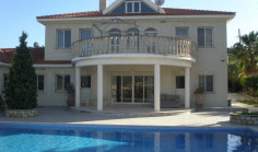 5 bedroom house with swimming pool for sale in Pyrgos