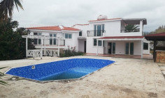 7 bedroom villa in Coral Bay 