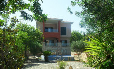 Lovely 4 bedroom villa with swimming pool for sale in Latsi