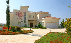 Large 3 bedroom villa with swimming pool for sale in Kouklia