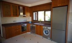 4 bedroom furnished villa with swimming pool to rent in Peyia