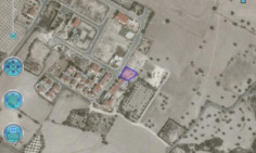 A 785m2 plot for sale in alethrico with a road next to it , Larnaca