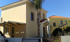 Three bedrooms luxury villa with exceptional views and title deeds located in Pervolia for sale! 